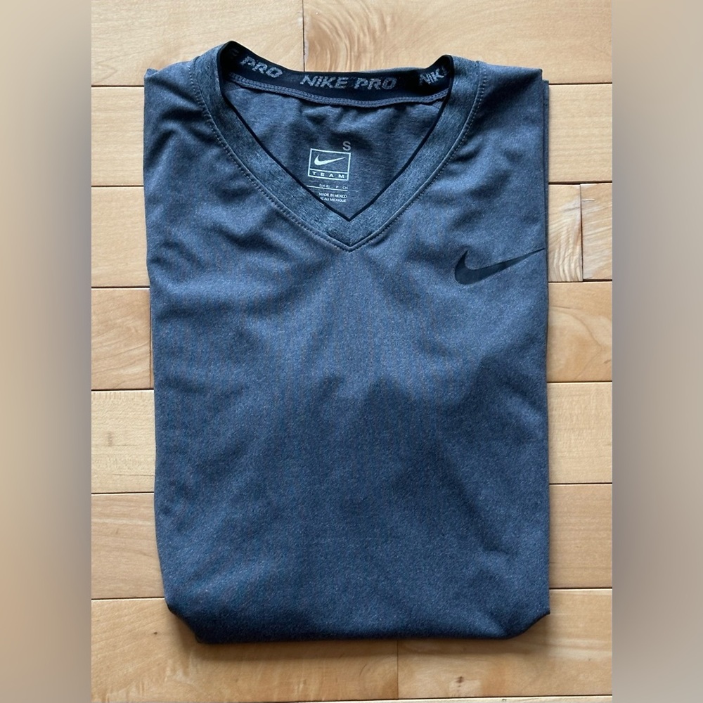 Nike VINTAGE gray workout tee – early 2000s classic